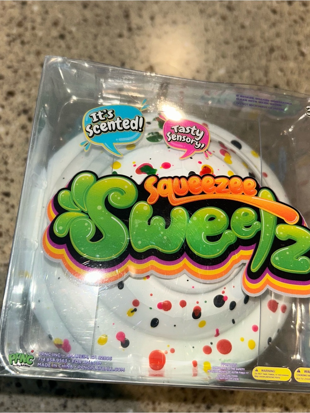 Squeeze SweeZ Scented White Party Slime by Squeeze only one